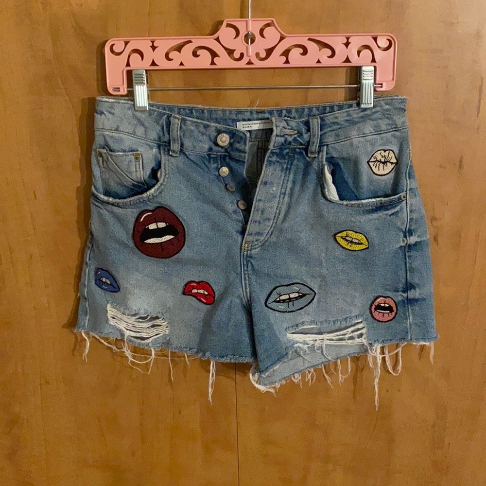 ZARA Lips Patch High-Rise Denim Short